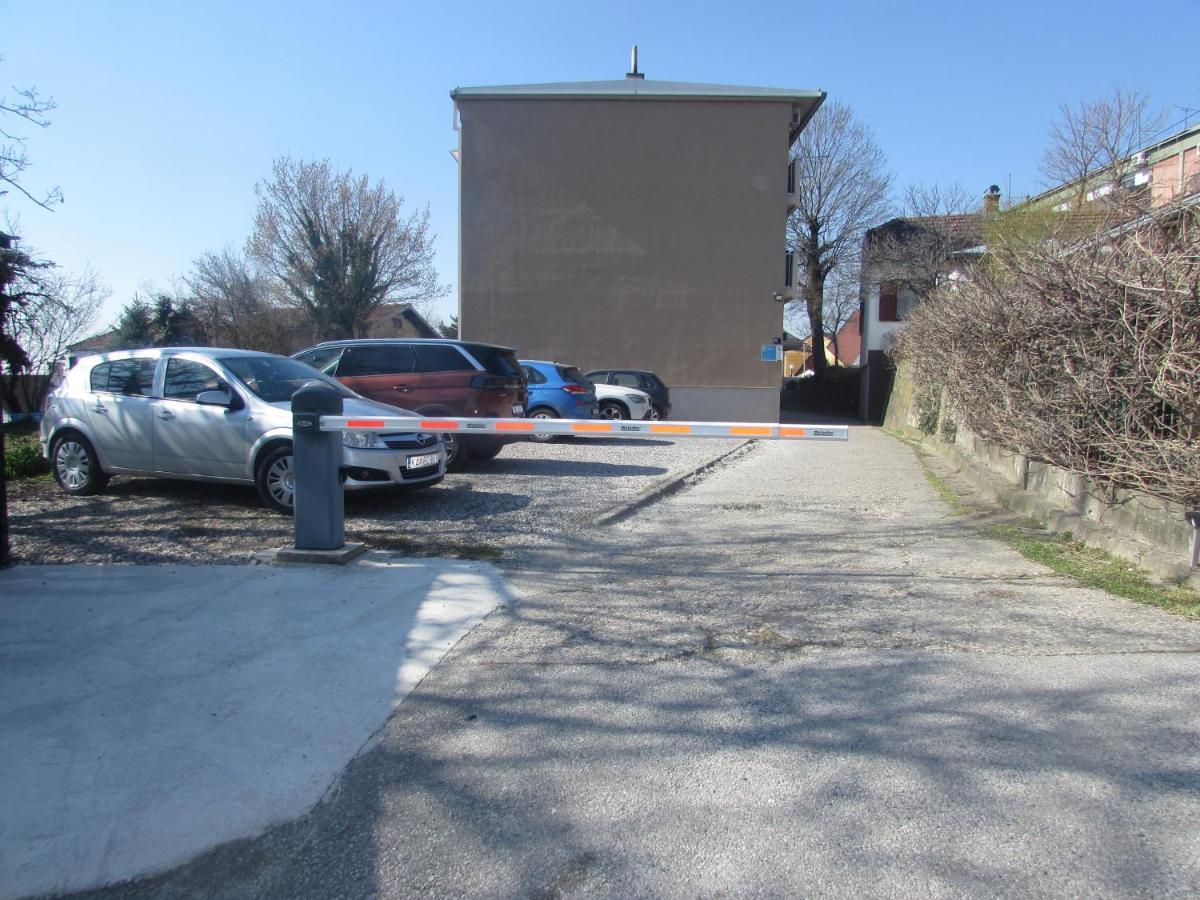 Studio Apartman Jordanovac Rebro, 300 M Od Bolnice Rebro ザグレブ エクステリア 写真